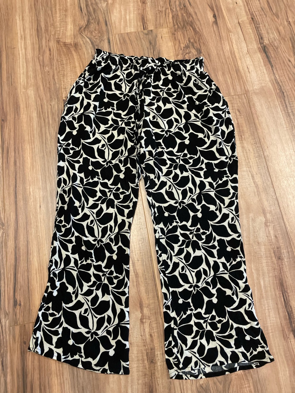 Maurices Black and White Floral Wide-Leg Pull-On Pants